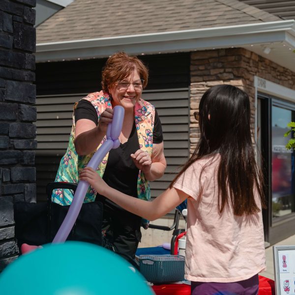 Balloon artist at the Showhome opening event, 2025