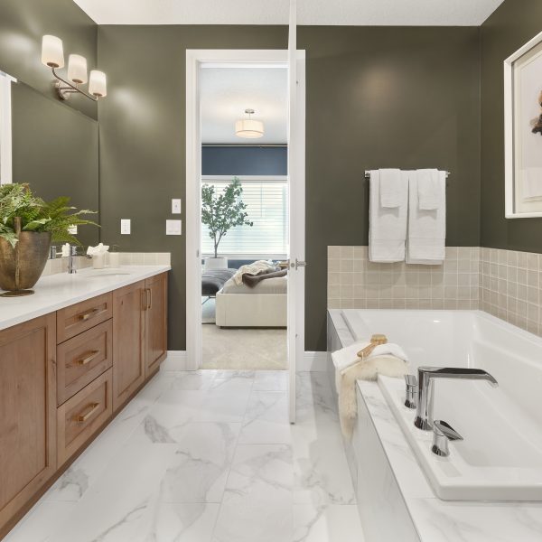 Primary bathroom of Jayman BUILT's Benjamin Villa showhome